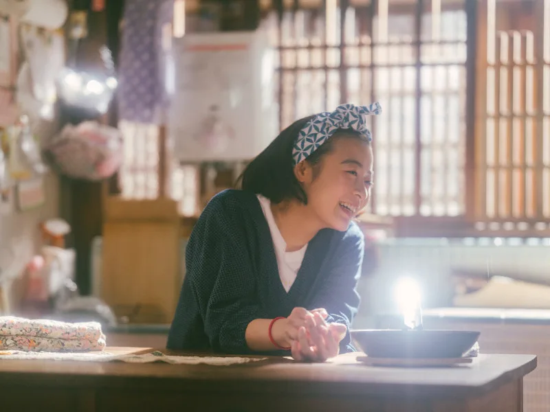 舞妓さんちのまかないさん 台所で笑うキヨ