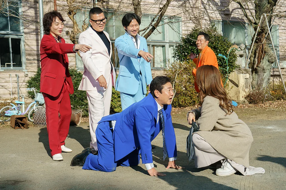 Netflixコメディ『罵倒村』“世界に出していいんですか？”と出演者も困惑の過激さが最高