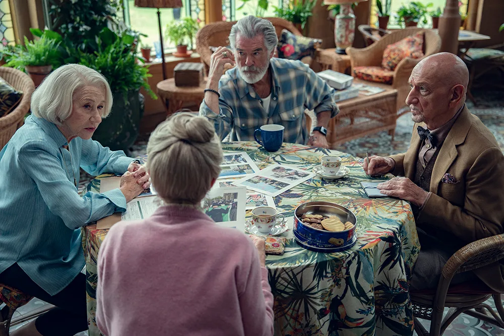 高級高齢者施設のクーパーズ・チェイスで暮らす4人のおじいちゃん・おばあちゃんが殺人事件の捜査で奮闘するコメディサスペンスです。